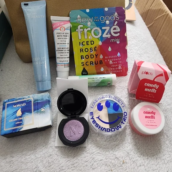 ipsy Gold Cosmetic Bag with Blue Lining - Picture 1 of 2